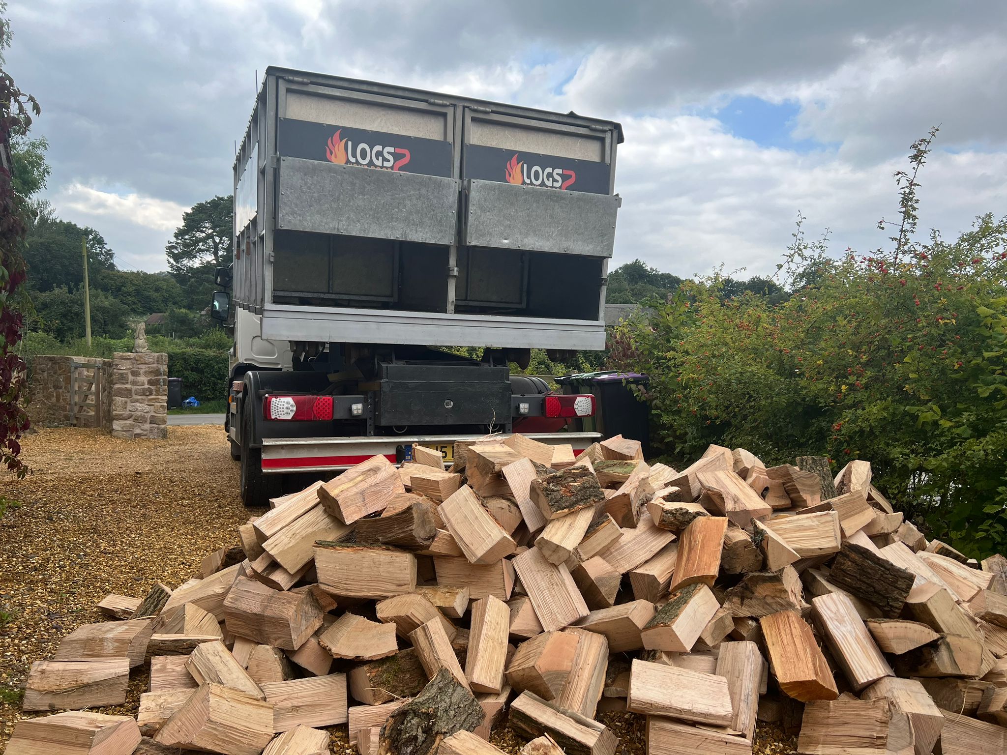 lorry_rear_with_logs